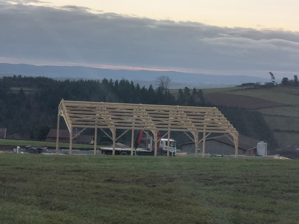 Bâtiment agricole en charpente bois, Jurine