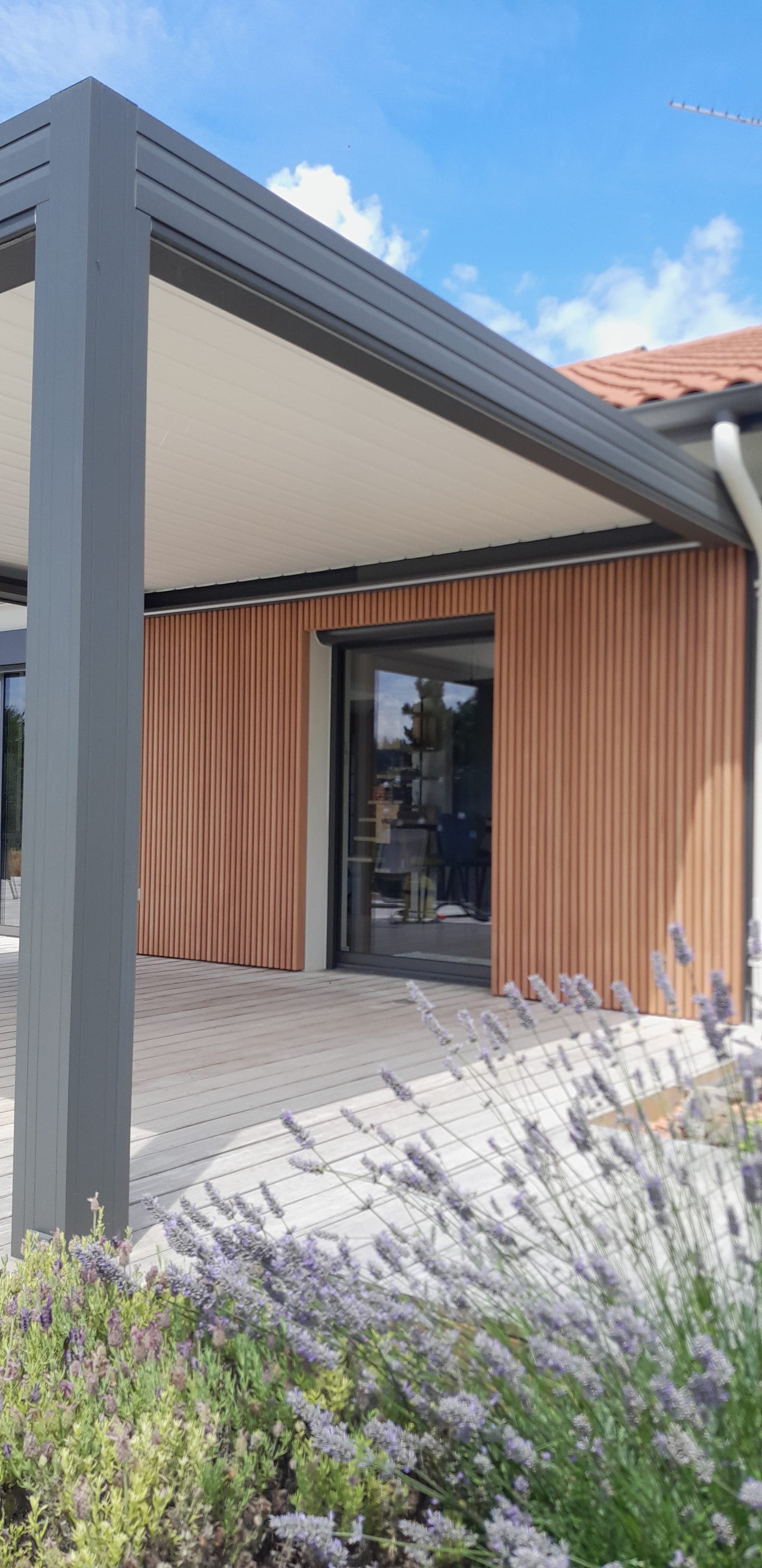 Bardage bois de façade sur une extension