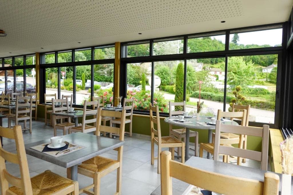 Intérieur de la véranda du restaurant de l'Hôtel de la Poste